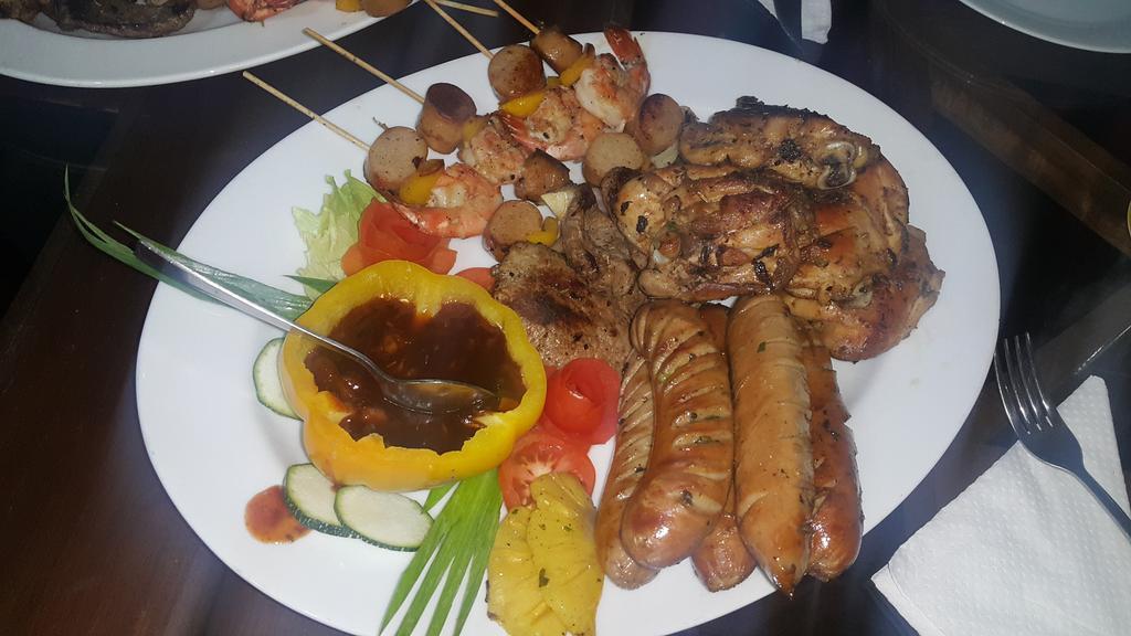 La Cottage Boutique Hotel & Restaurant Νουβάρα Ελίγια Εξωτερικό φωτογραφία