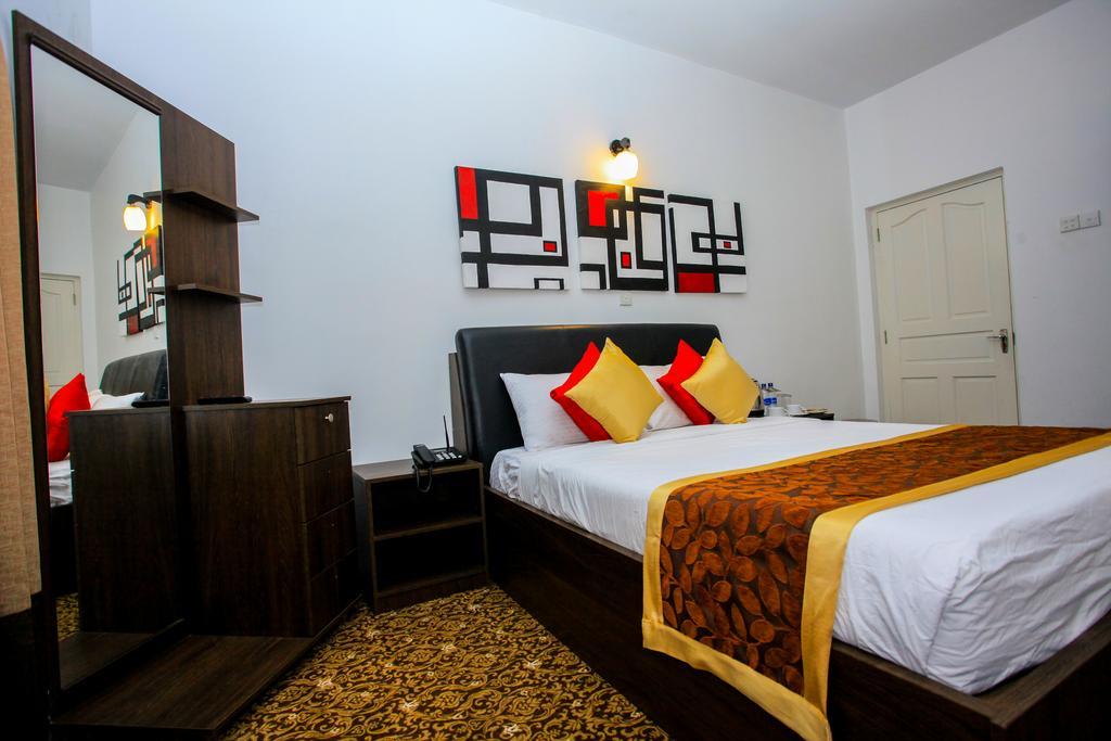 La Cottage Boutique Hotel & Restaurant Νουβάρα Ελίγια Εξωτερικό φωτογραφία