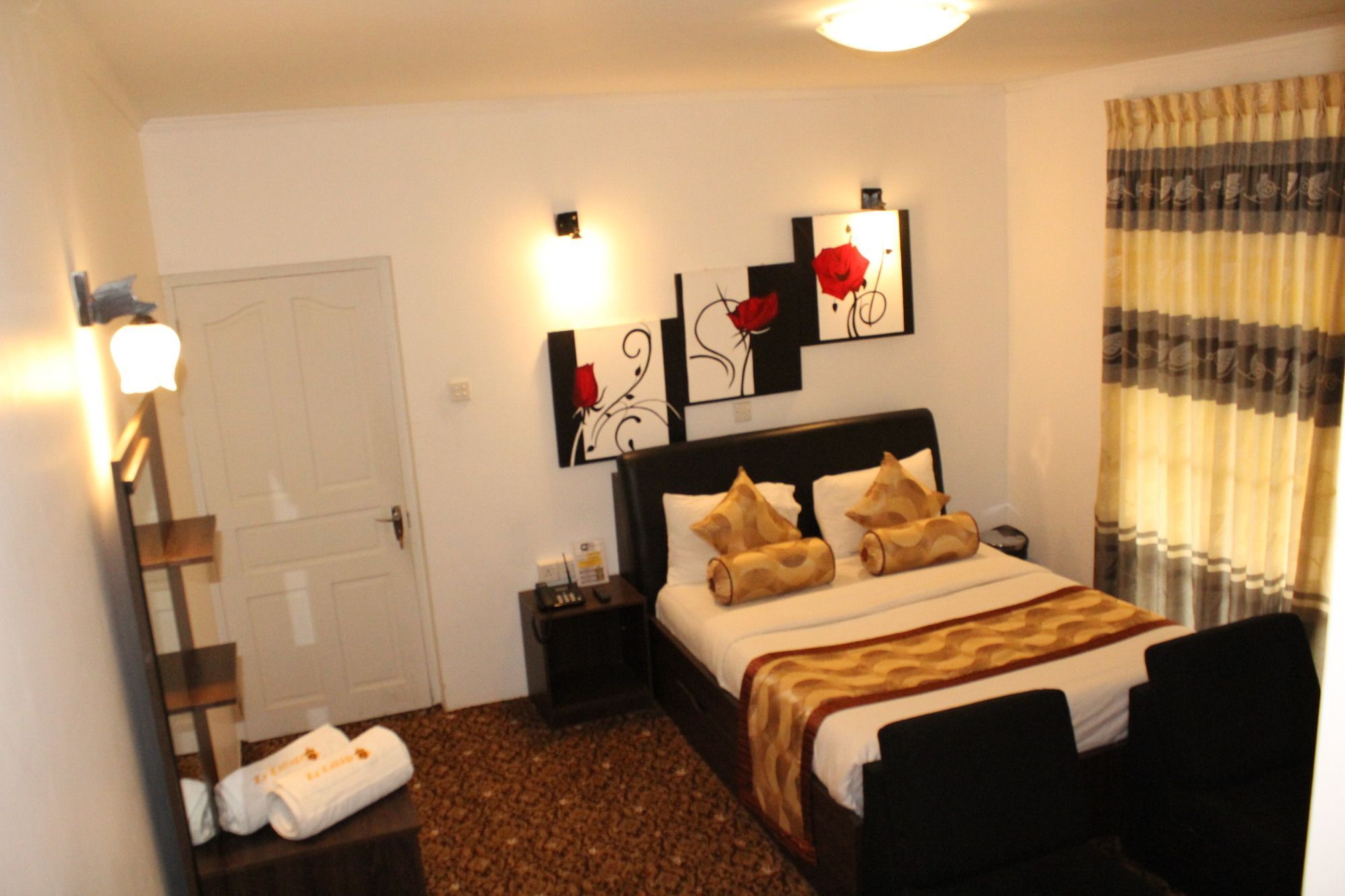 La Cottage Boutique Hotel & Restaurant Νουβάρα Ελίγια Εξωτερικό φωτογραφία
