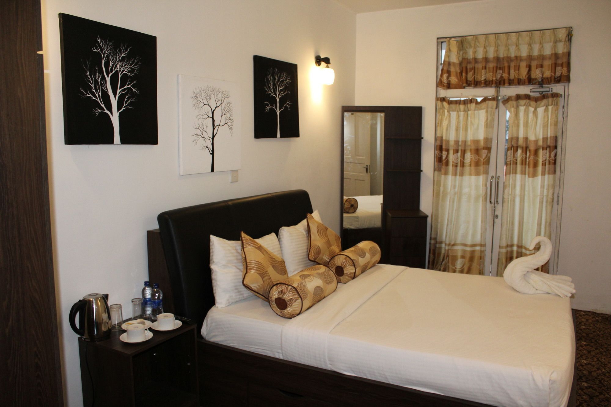 La Cottage Boutique Hotel & Restaurant Νουβάρα Ελίγια Εξωτερικό φωτογραφία