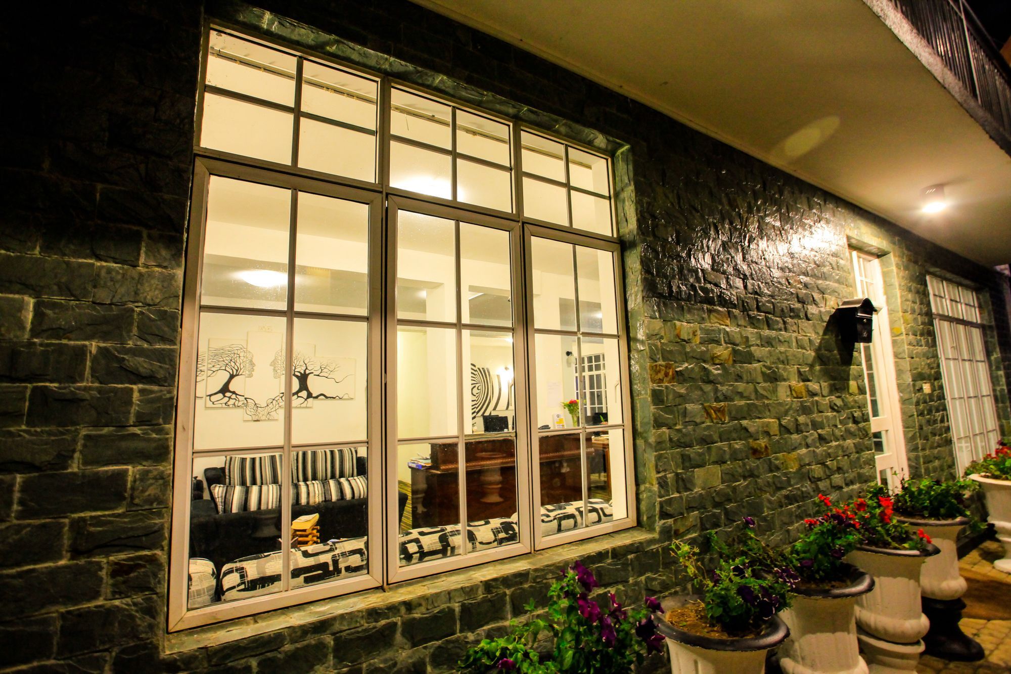 La Cottage Boutique Hotel & Restaurant Νουβάρα Ελίγια Εξωτερικό φωτογραφία