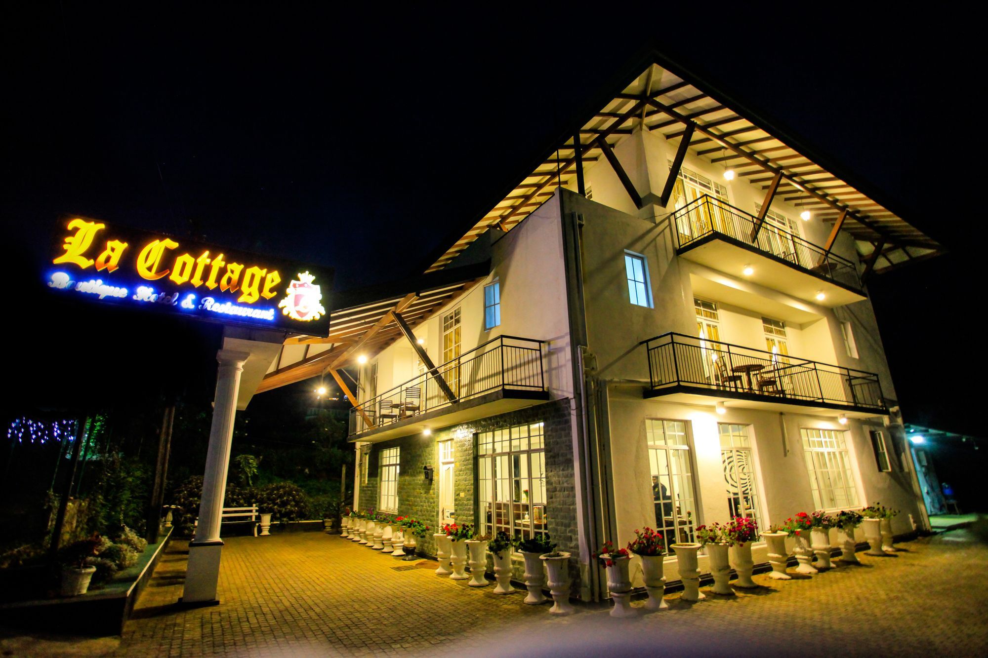 La Cottage Boutique Hotel & Restaurant Νουβάρα Ελίγια Εξωτερικό φωτογραφία