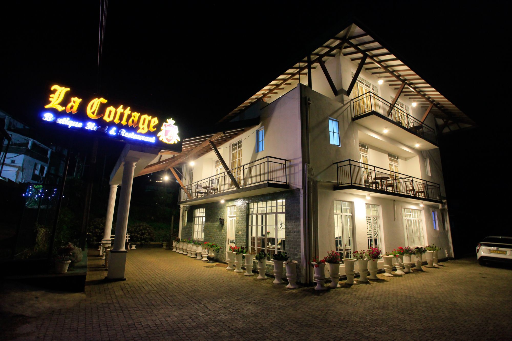 La Cottage Boutique Hotel & Restaurant Νουβάρα Ελίγια Εξωτερικό φωτογραφία